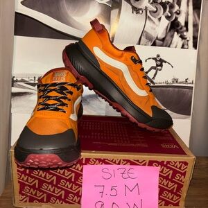 Vans MTE Crosspath Mid size 7.5 Men’s 9.0 Woman